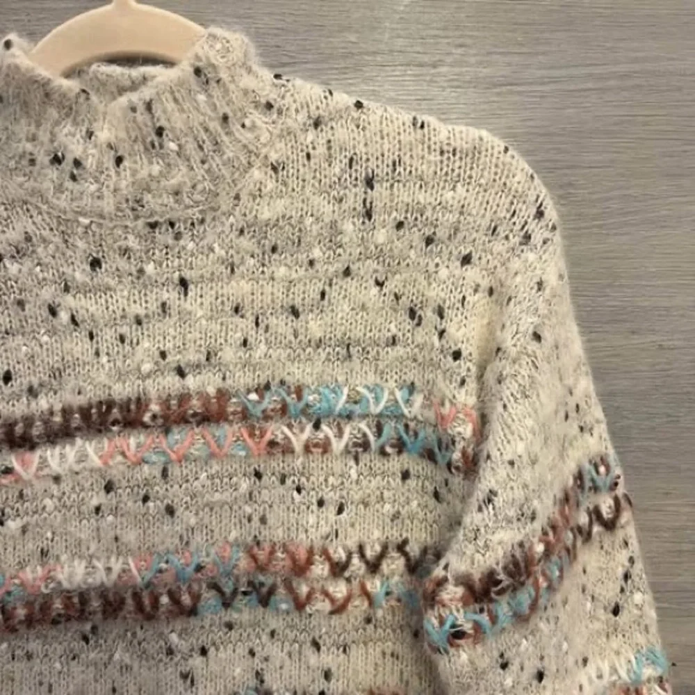 Maurices White Eyelash Cross Stitch‎ Stripe Crew Neck Sweater Small Like New